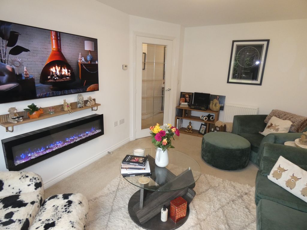 Lounge- click for photo gallery